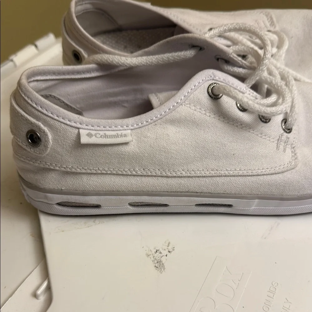 Columbia White Canvas Sneakers Casual Low-Top Design - Picture 8 of 9